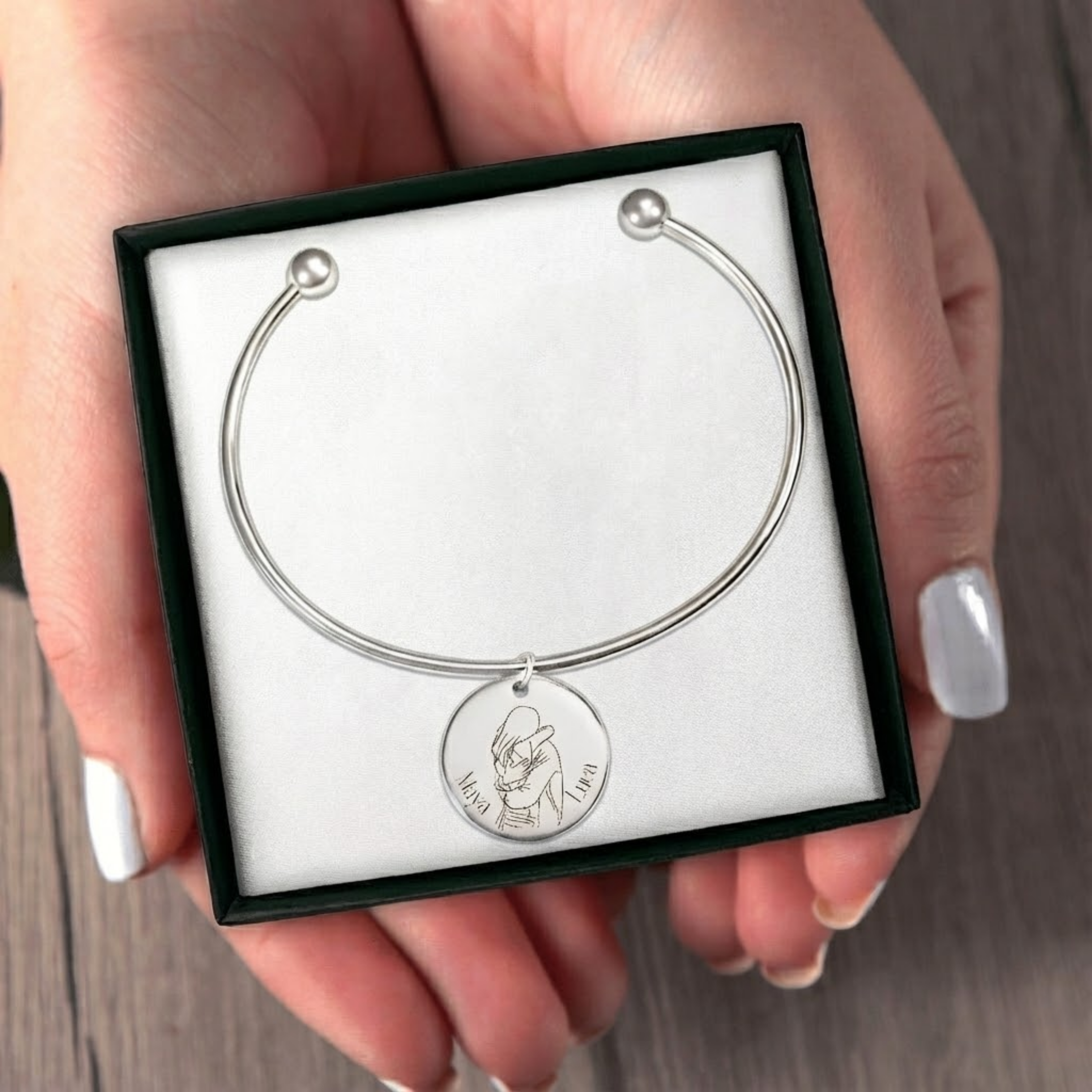 Marivelle Couple Hold