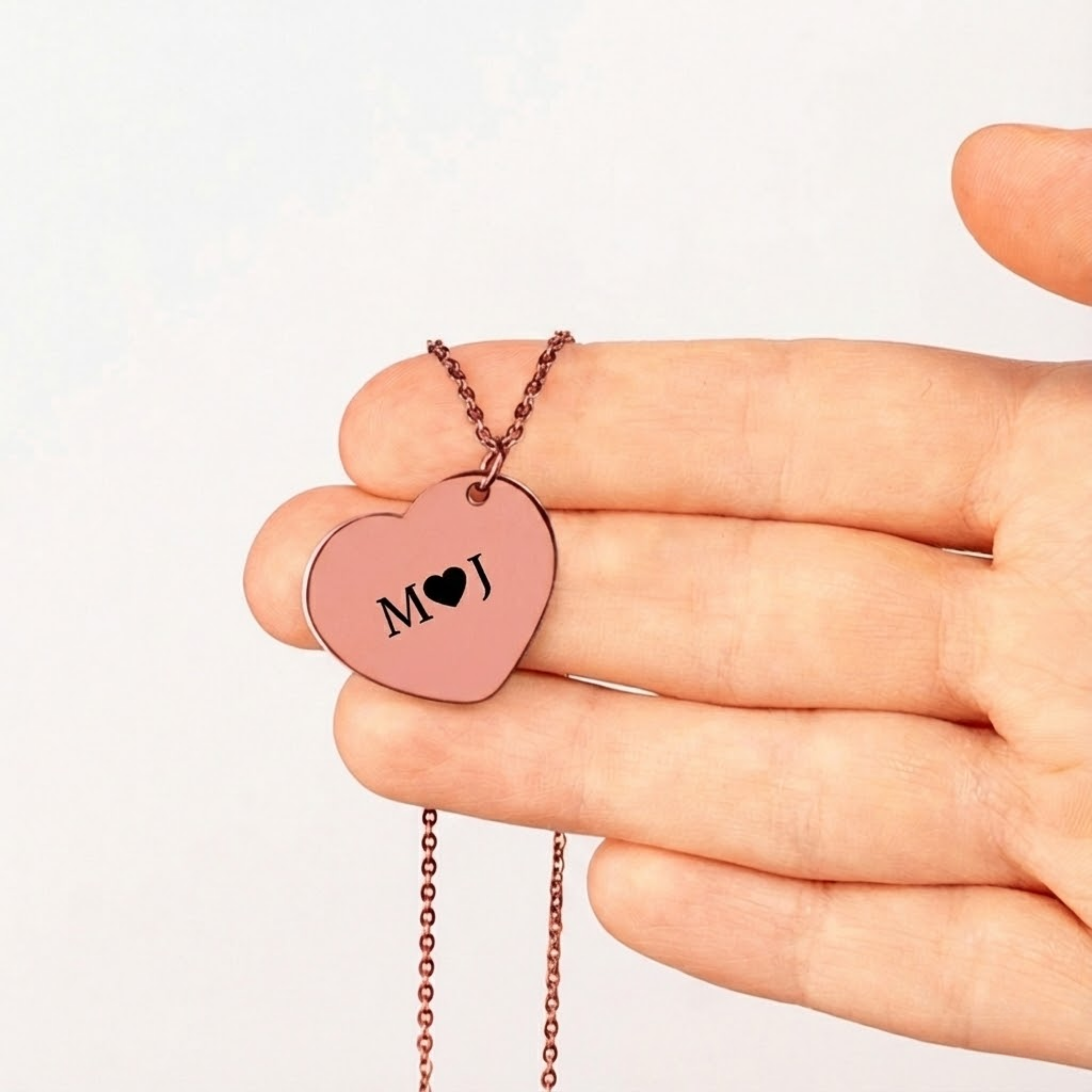 Lévana Heart Pendant