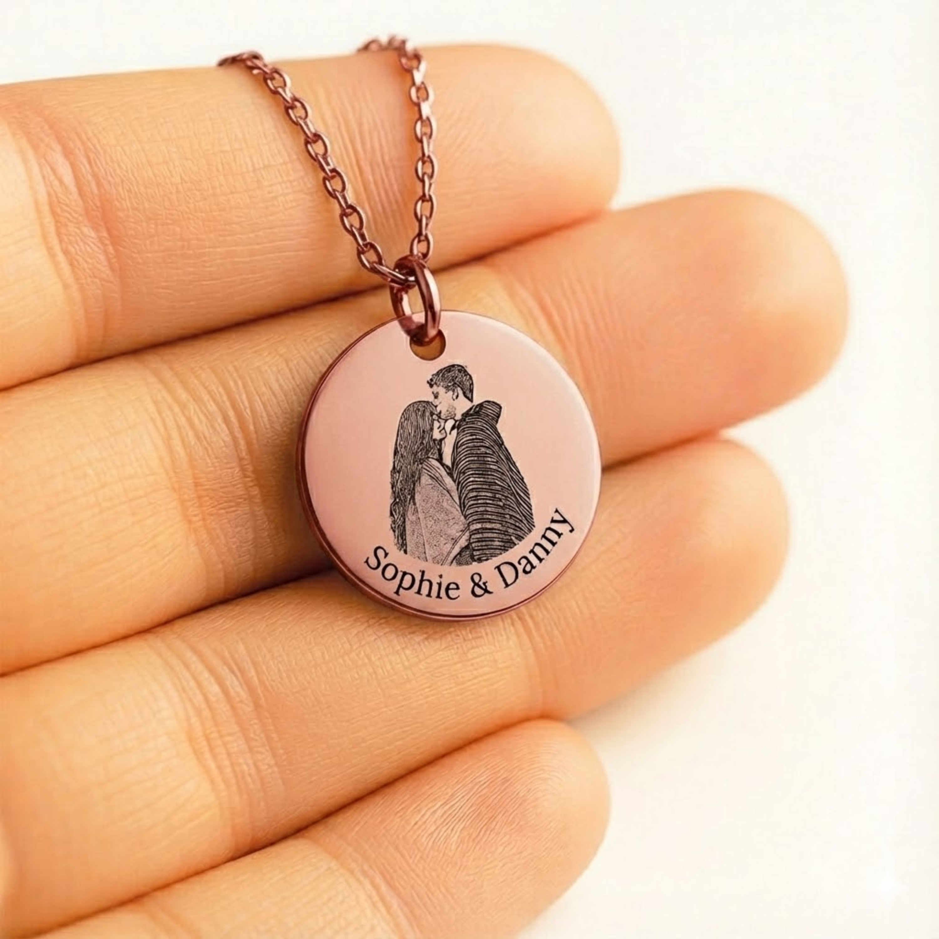 Élise Embrace Pendant