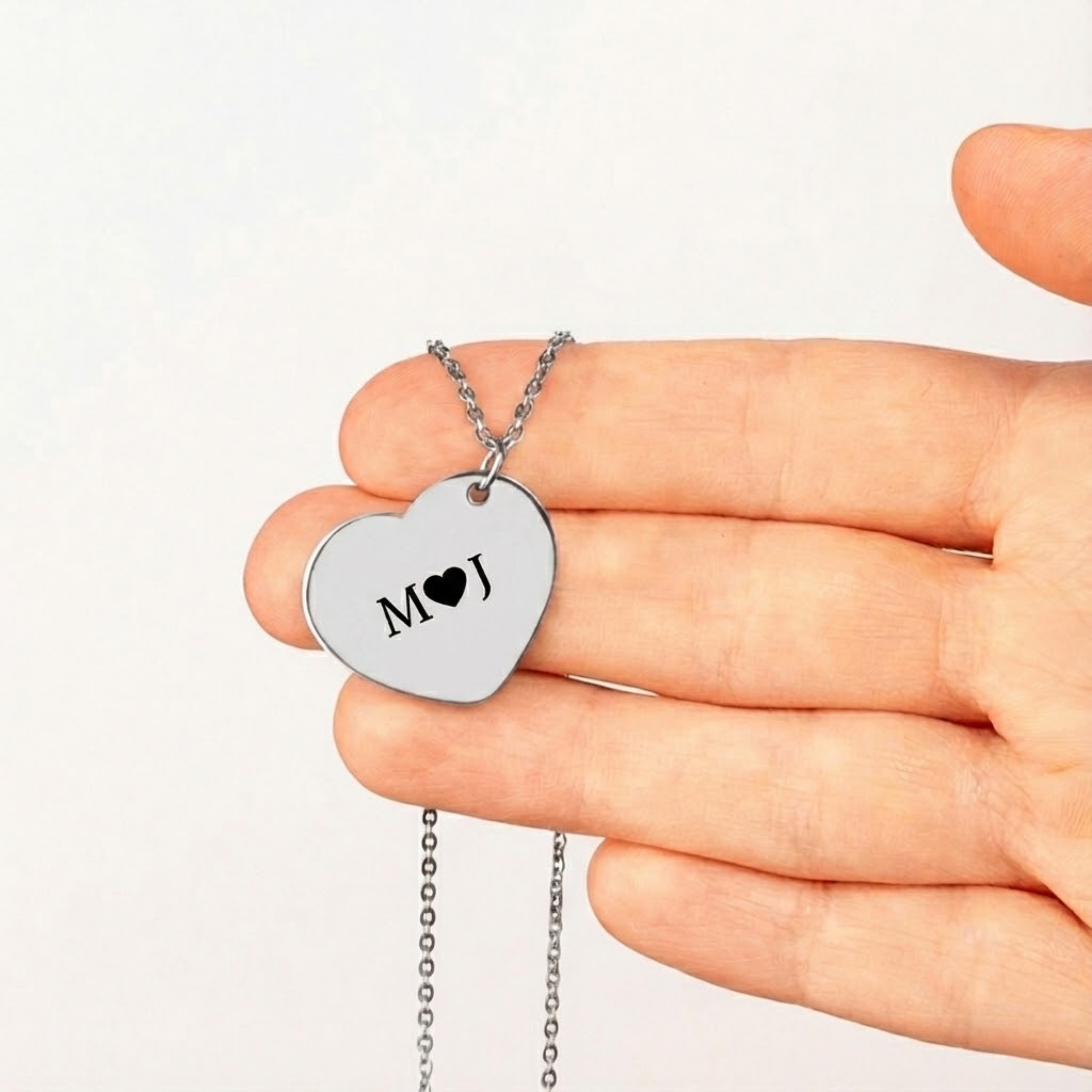 Lévana Heart Pendant