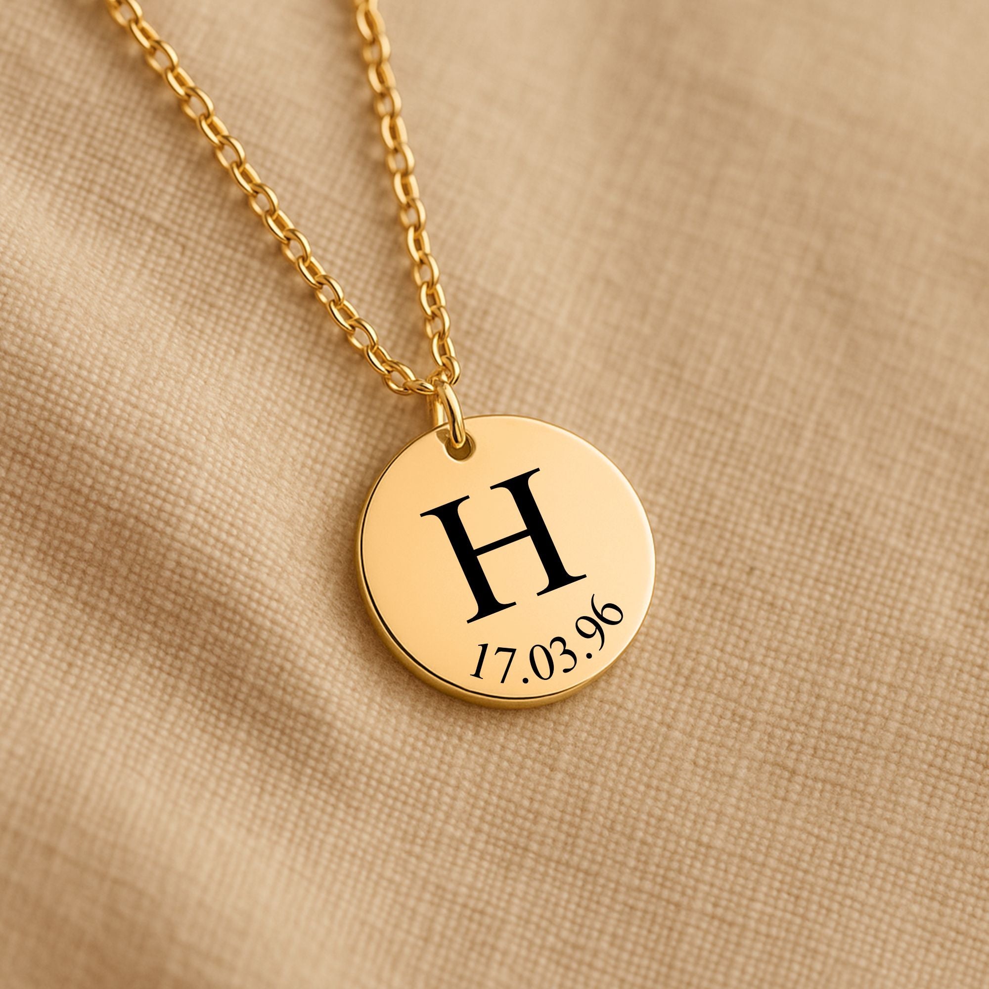 Élora Initial Pendant