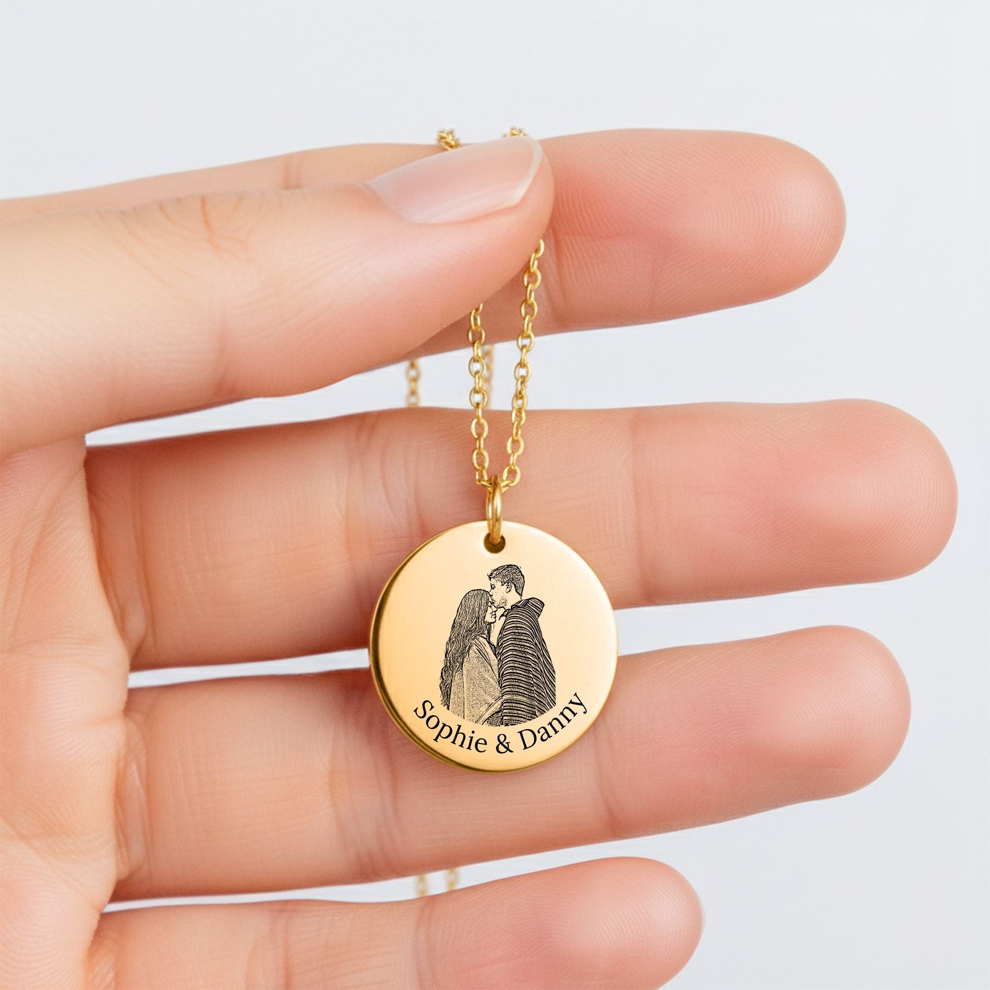 Élise Embrace Pendant