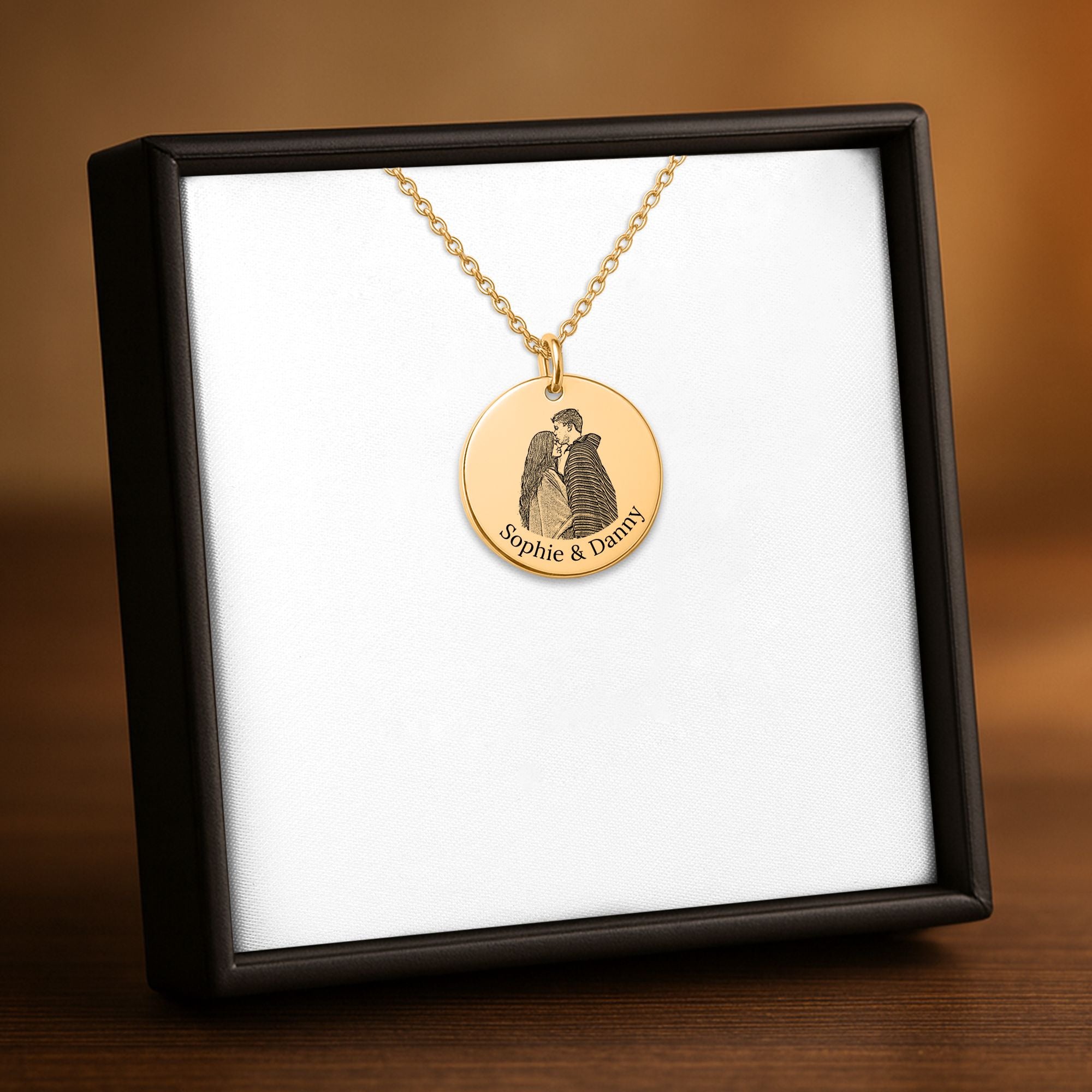 Élise Embrace Pendant