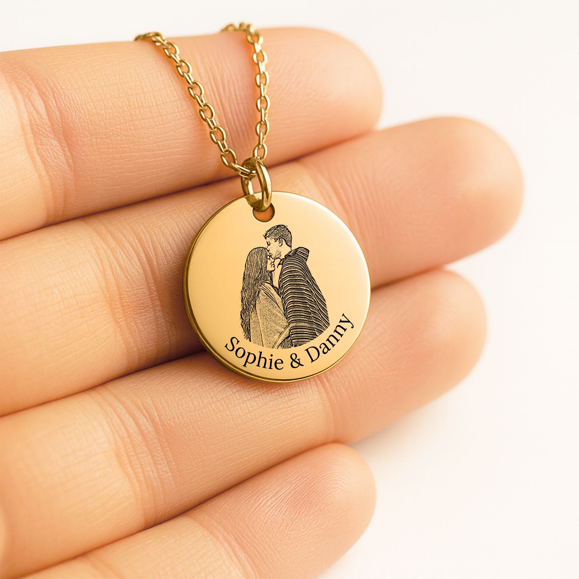 Élise Embrace Pendant